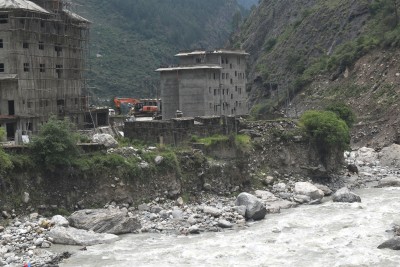  बाढीले क्षति पुर्‍याएको  रसुवागढीको एकीकृत भन्सार तथा सुरक्षा भवन जोखिममा 